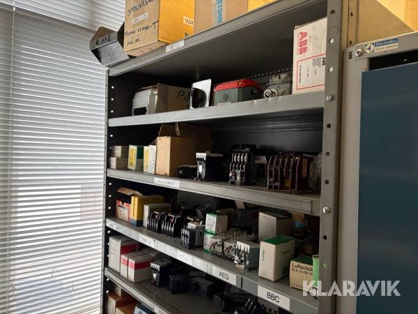 Lagerhylla med reläer ABB/ASEA/AEG/CMC