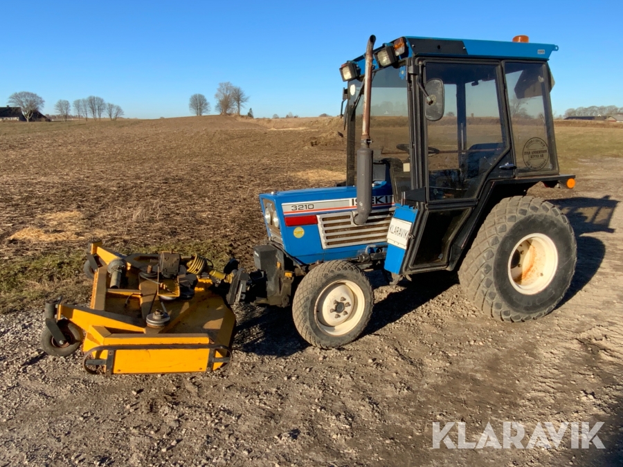 Traktor Iseki 3210 med klippaggregat