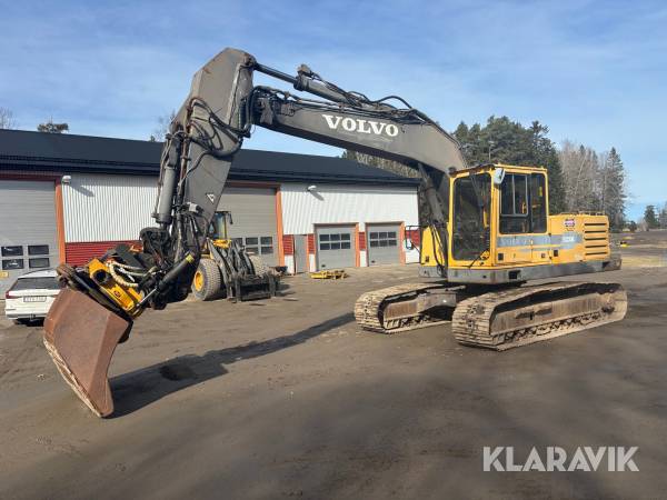 Grävmaskin Volvo EC230B med tiltrotator och redskap
