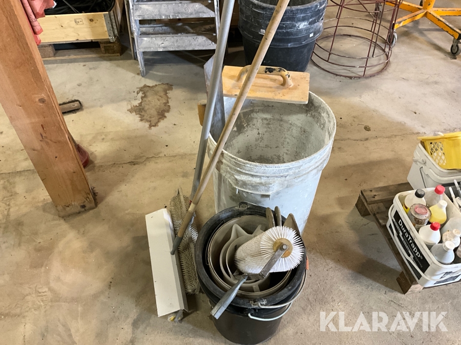 Diverse verktyg till flytspackel