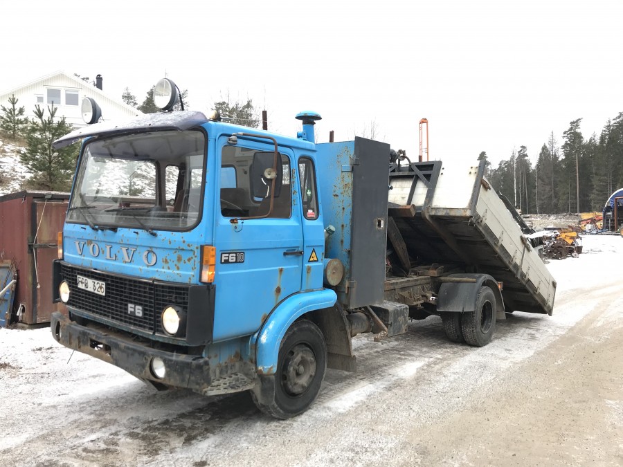 Lastbil Volvo F610 med tipp