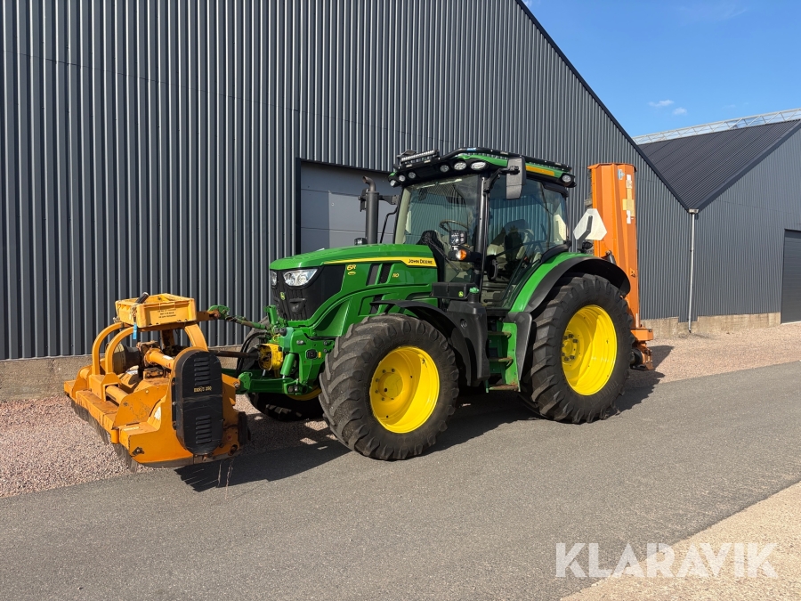 Traktor John Deere 6R 110 med slaghack och släntklippare