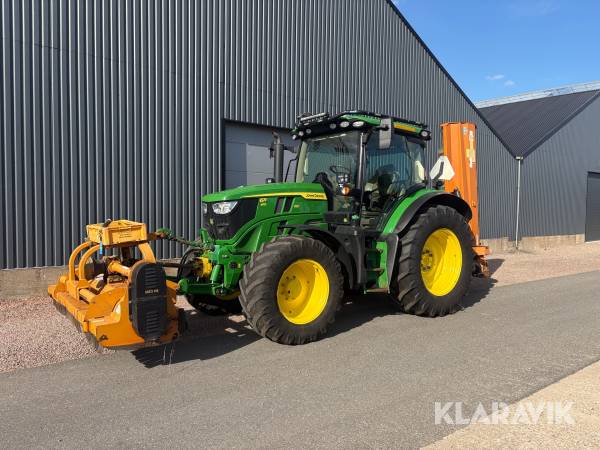 Traktor John Deere 6R 110 med slaghack och släntklippare