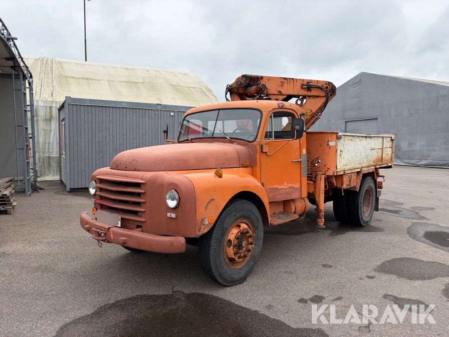 Veteranlastbil Volvo N84 med kran och flervägstipp