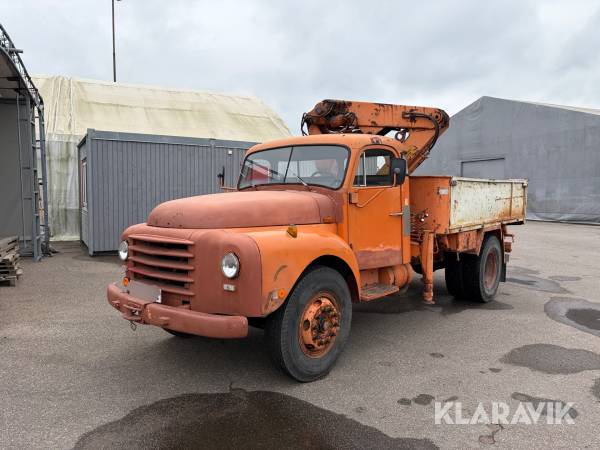 Veteranlastbil Volvo N84 med kran och flervägstipp