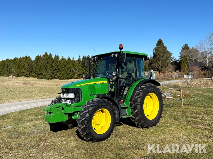 Traktor John Deere 5820