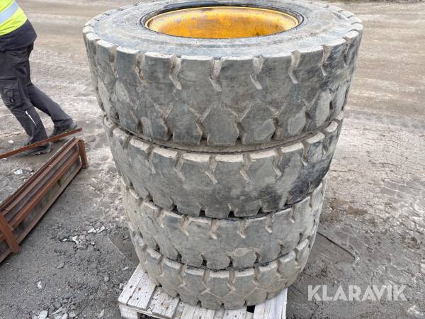 Entreprenaddäck till hjulgrävare Trelleborg 10.00-20 med fälg 2st dubbla