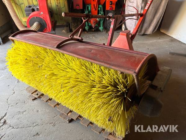 Borste för redskapsbärare