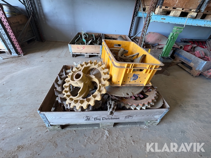 Blandpall med diverse lantbruksdelar