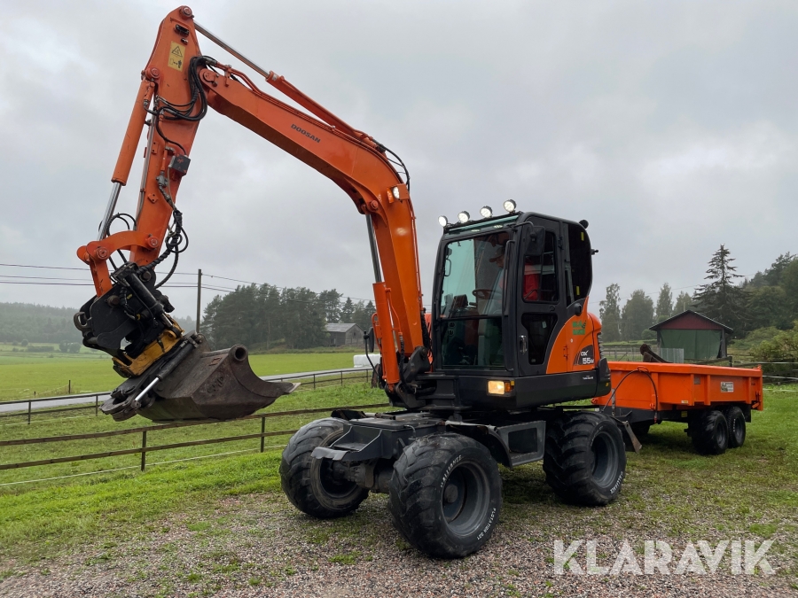 Grävmaskin 6 ton Doosan DX 55 W med vagn och redskap