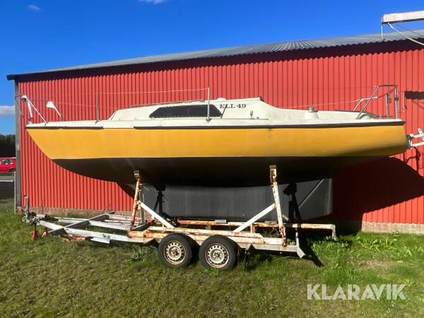 Segelbåt med vagn