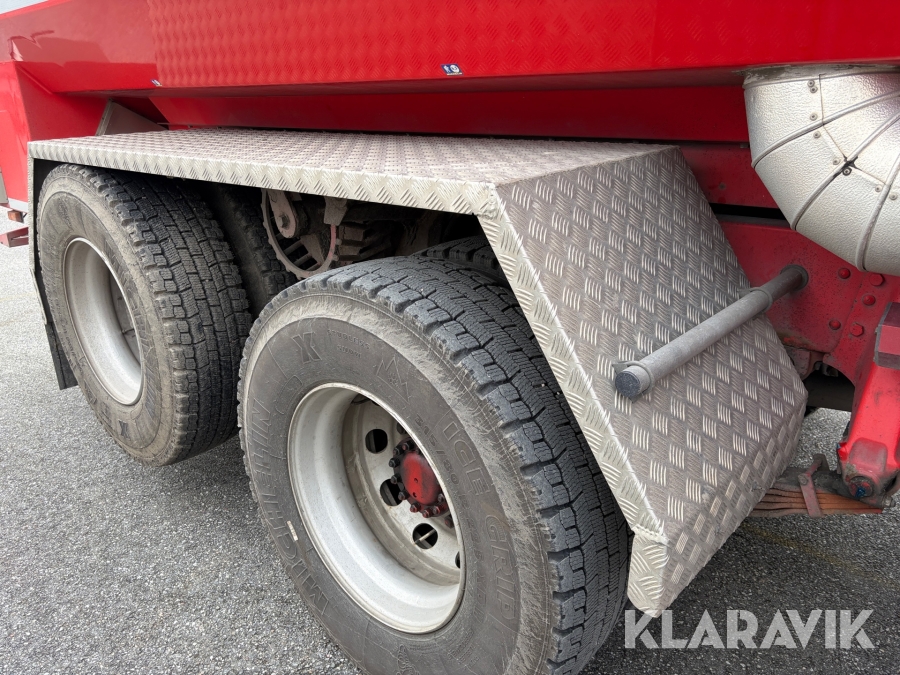 Brandbil/Tankbil Volvo FL10 6x2 318 hk med 9 m3 vattentank