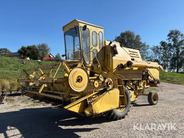 Skördetröska New Holland 1530