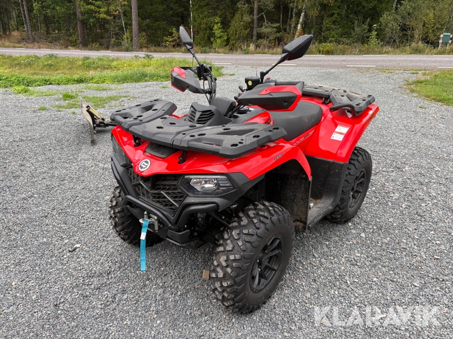ATV CFMOTO Cforce 4x4 med snöblad