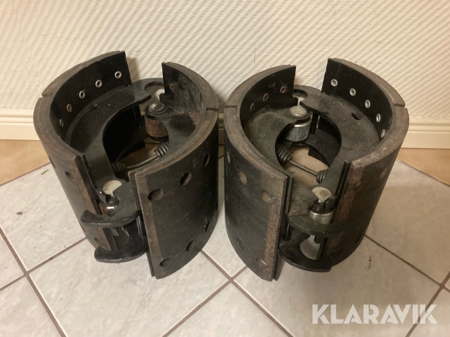 Bromsbackar till lastbilssläp