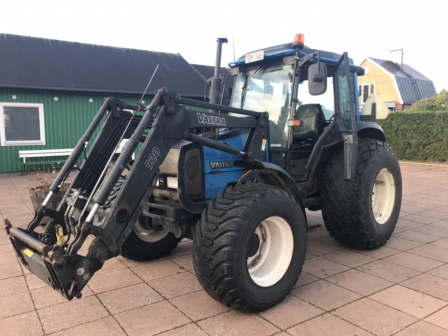 Valtra 700 med frontlastare