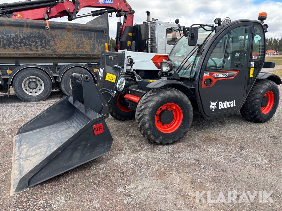 Teleskoplastare Bobcat TL25.60RB med redskap och garanti