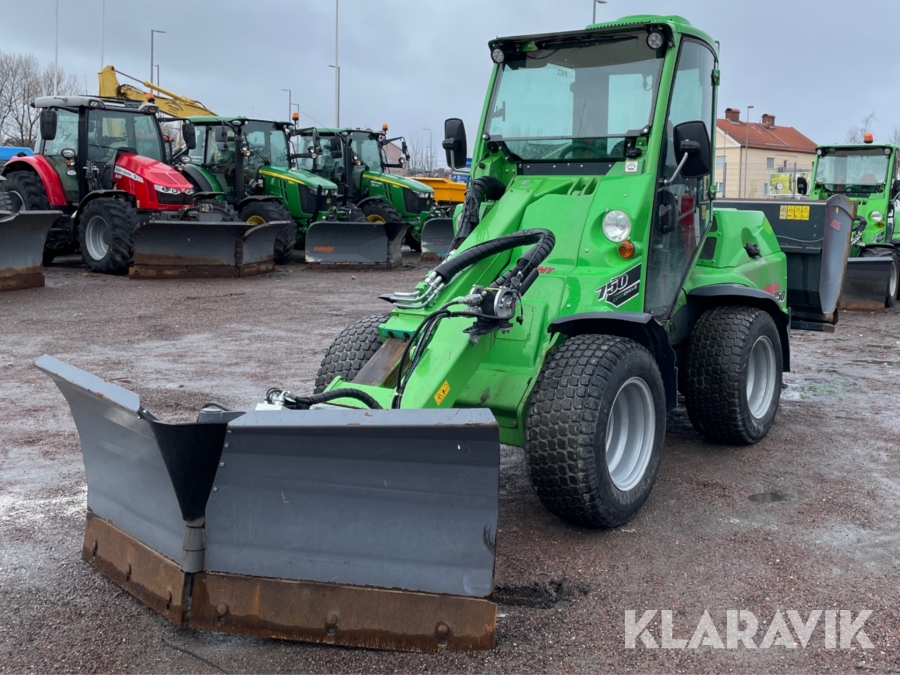 Kompaktlastare Avant 750 med tillbehör