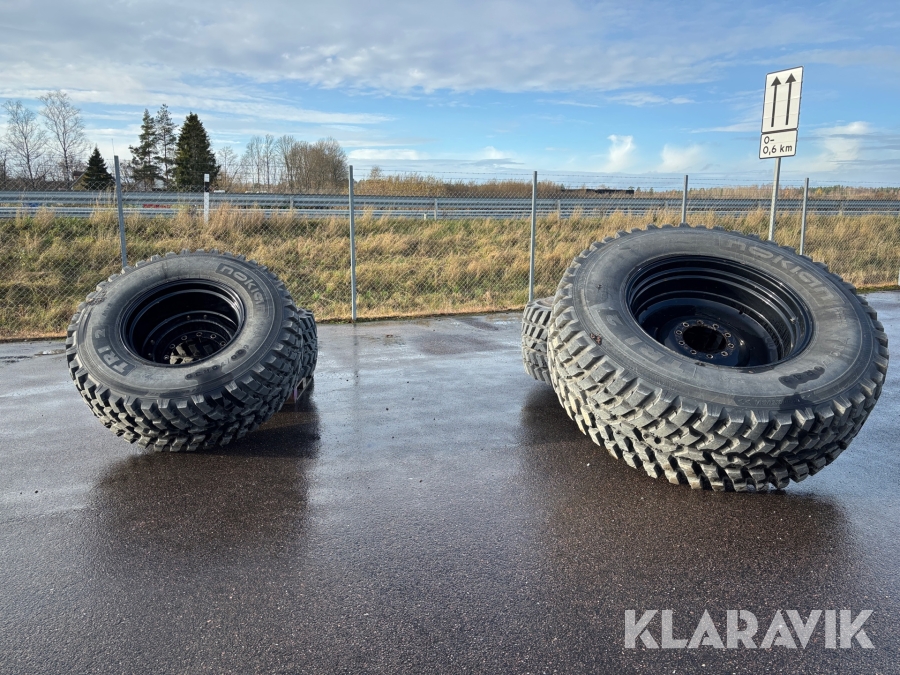 Entreprenadhjul till traktor Nokian TRI 2 710/70R42 / 600/70R30 4 st kompletta