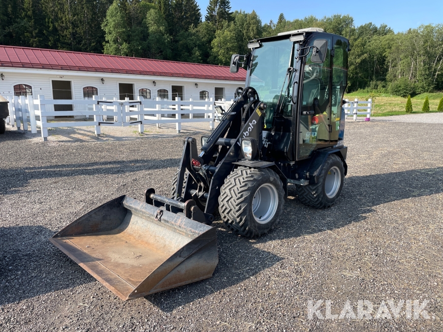 Minilastare Kubota RT150D med flera redskap