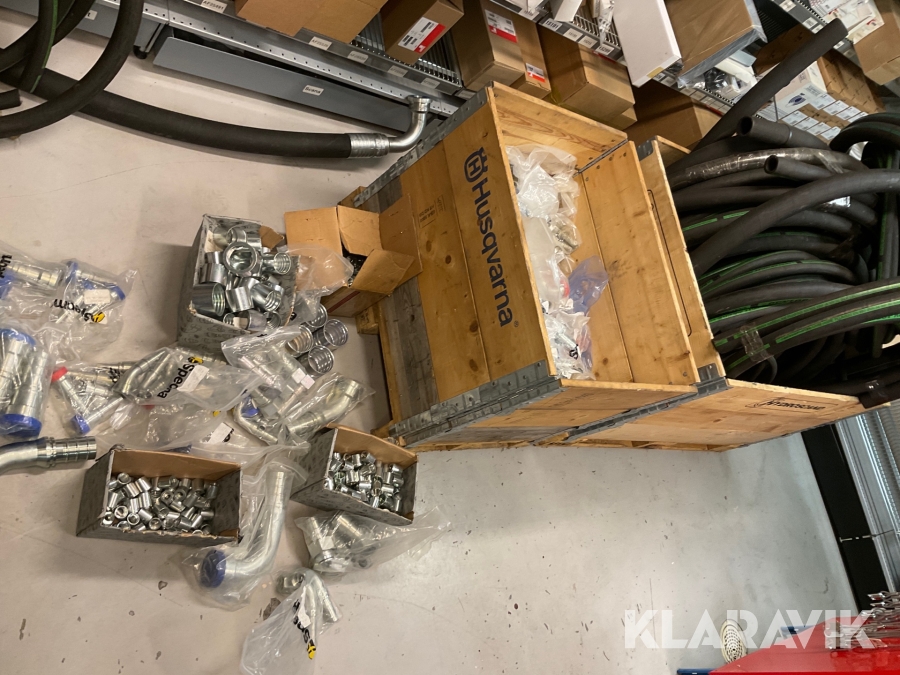 Presskopplingar, hylsor och slang   till hydraulik