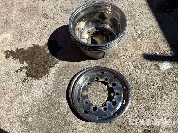 Kromade hjulinsattser till lastbil