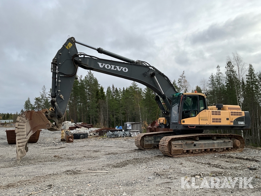 Grävmaskin Volvo EC460CL med flera redskap