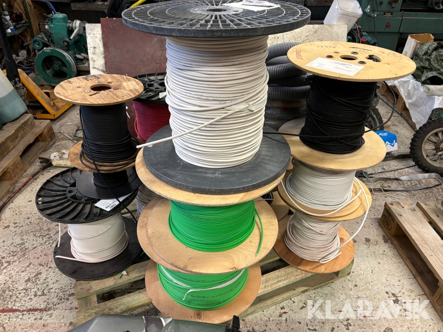 Pall med blandade kablar