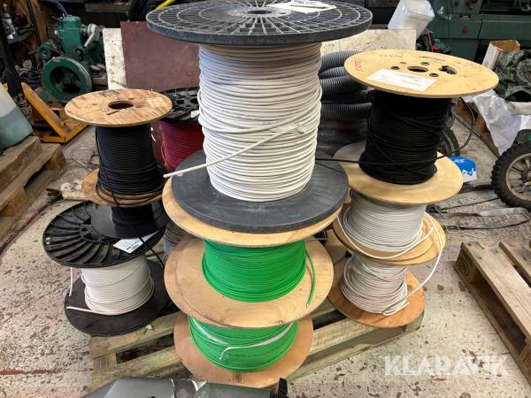 Pall med blandade kablar