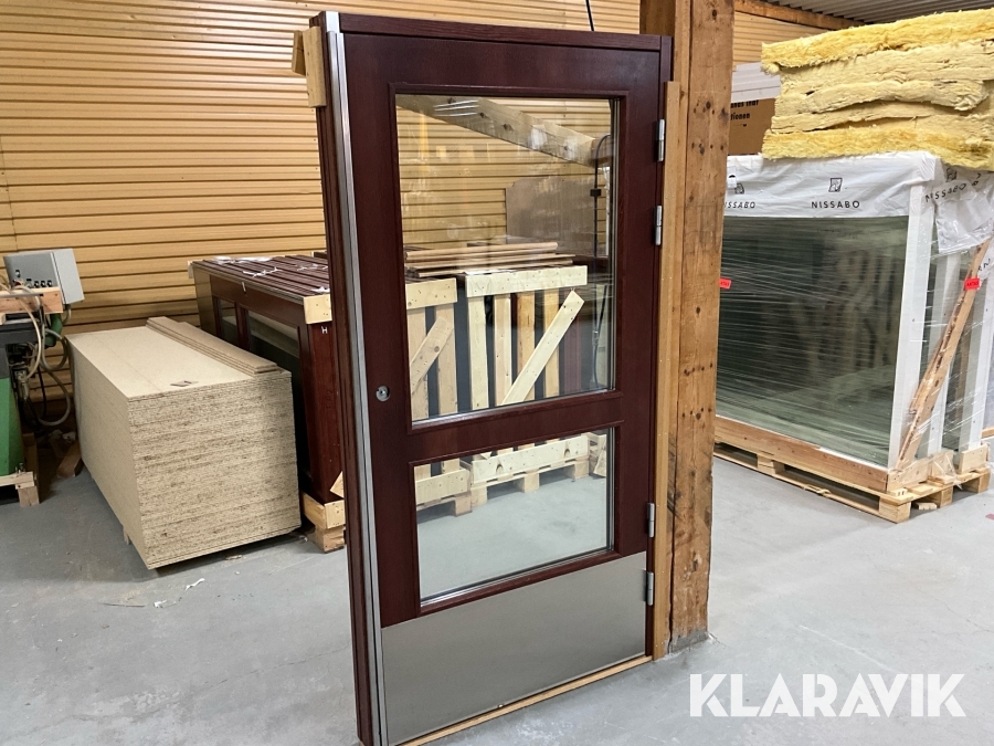 Ytterdörr med glasöppning