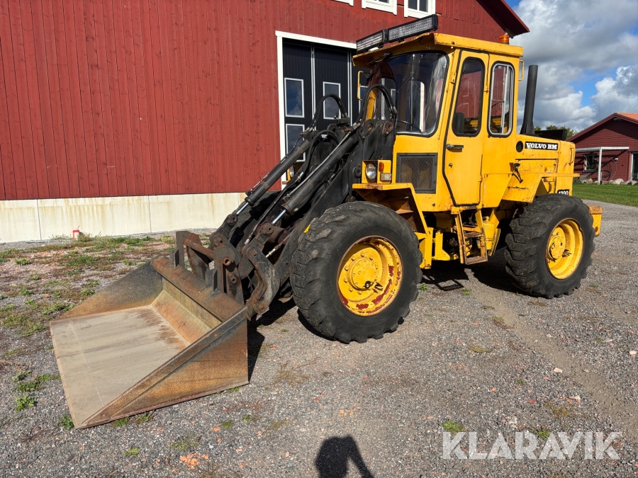 Hjullastare Volvo BM 4200 med flera redskap