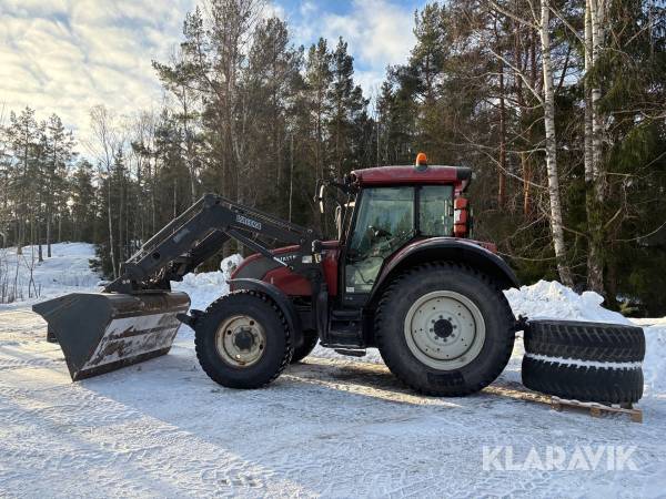 Traktor Valtra C90 med snöskopa