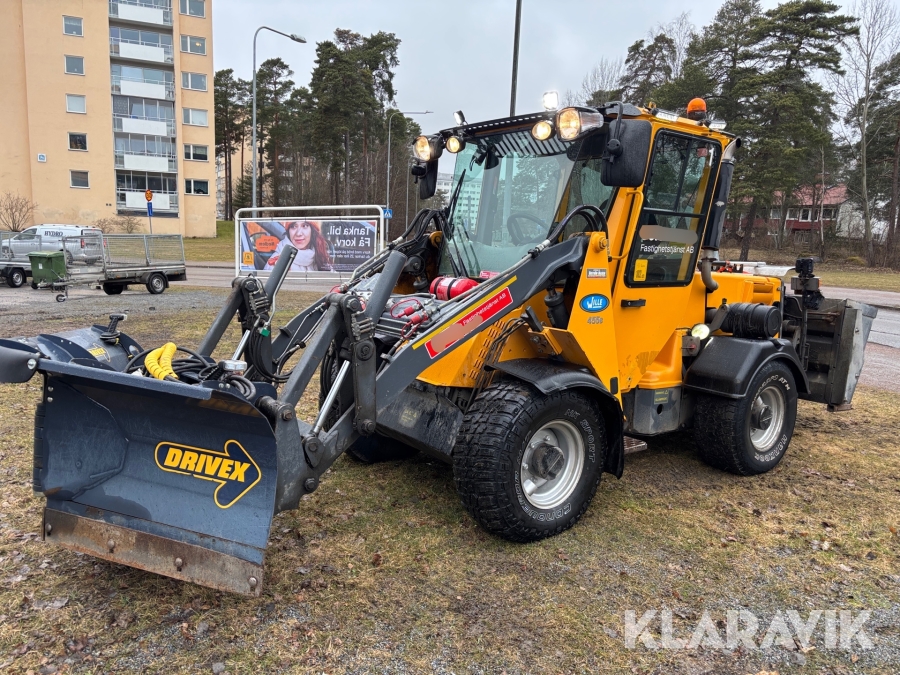 Redskapsbärare Wille 455B med vikplog och sandspridare