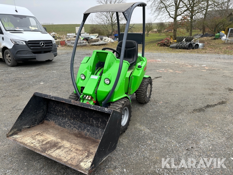Kompaktlastare Avant 220 med skopa