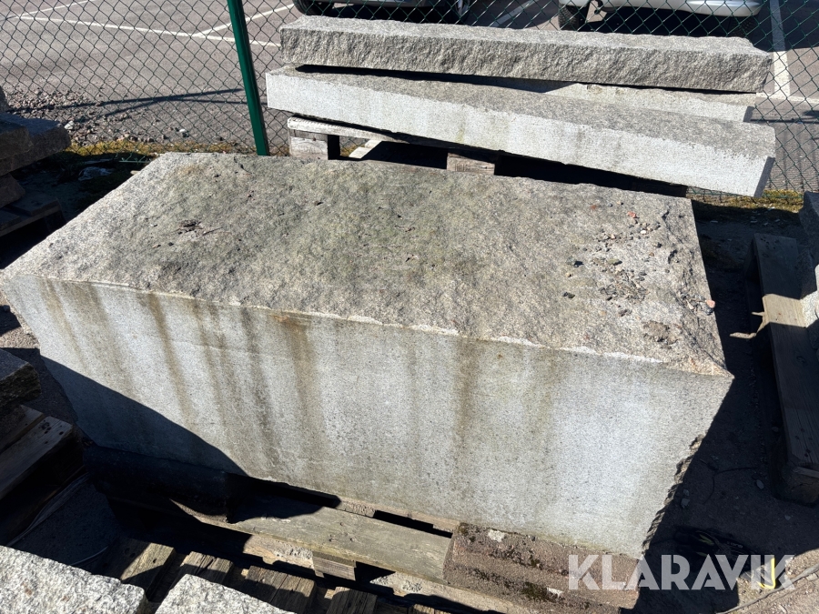 Granitblock 1300x600x480