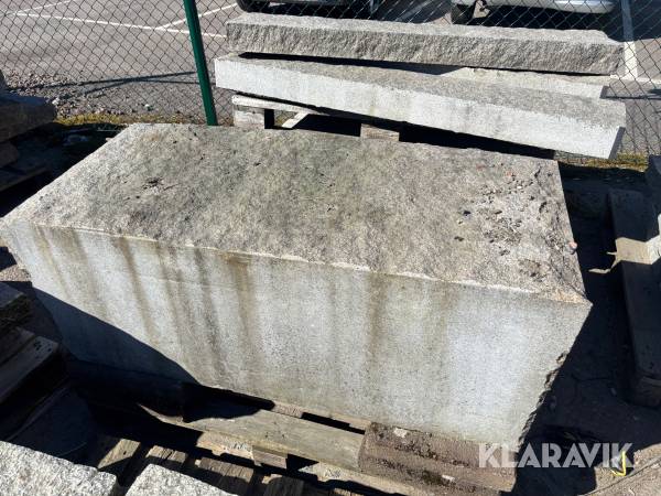 Granitblock 1300x600x480