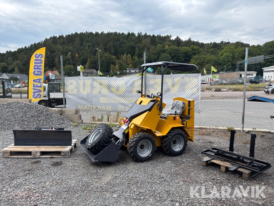 Kompaktlastare Skid Steer YC390 med plog, gafflar, skopa