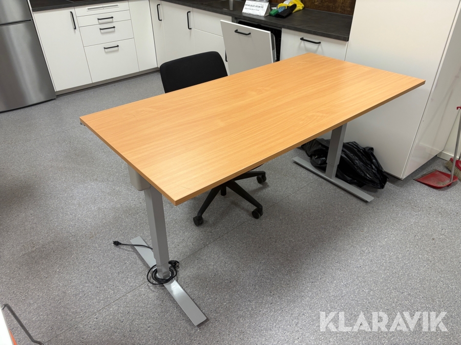 Skrivbord höj / sänkbart med kontorsstol