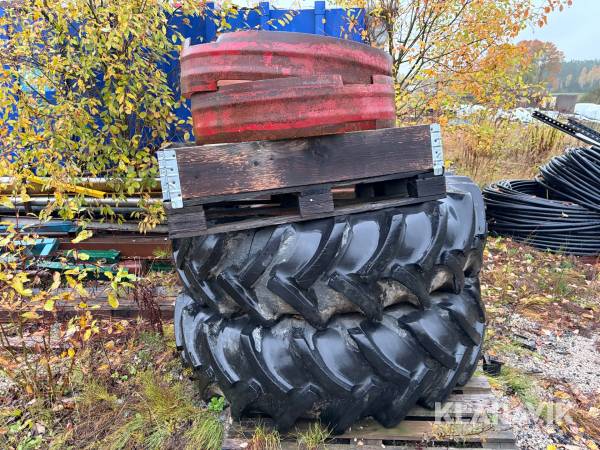 Dubbelmontage Goodyear 18.4-38 komplett med ringar och spännare 2 st