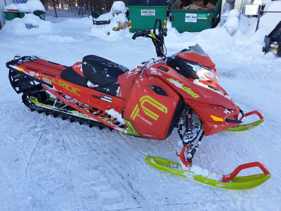 Snöskoter Ski-Doo Freeride 800 154