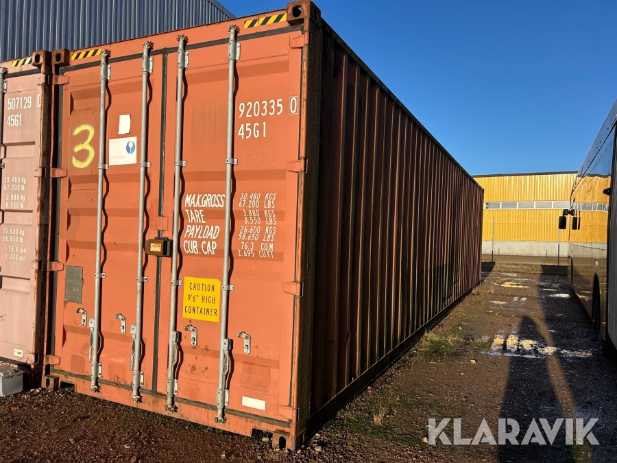 Container 40 fot med däckförvaringshyllor