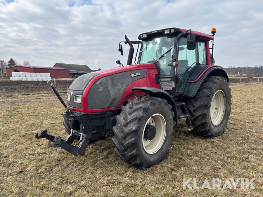 Traktor Valtra T151e - Med frontlyft