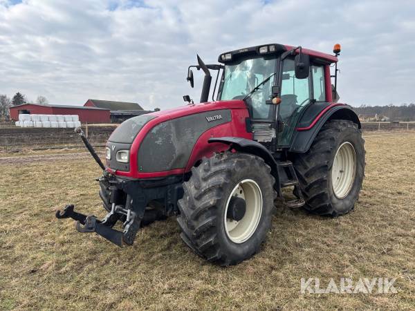 Traktor Valtra T151e - Med frontlyft