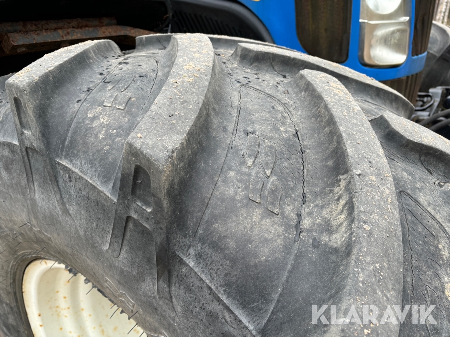 Traktor New Holland T8050, Torsby, Klaravik auktioner