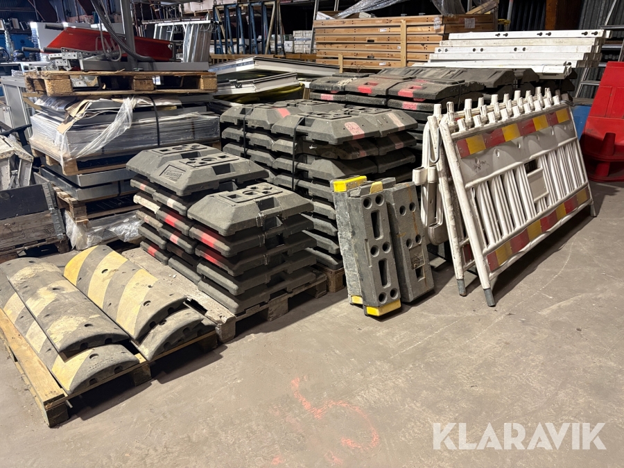 Fotplattor och  diverse TA material