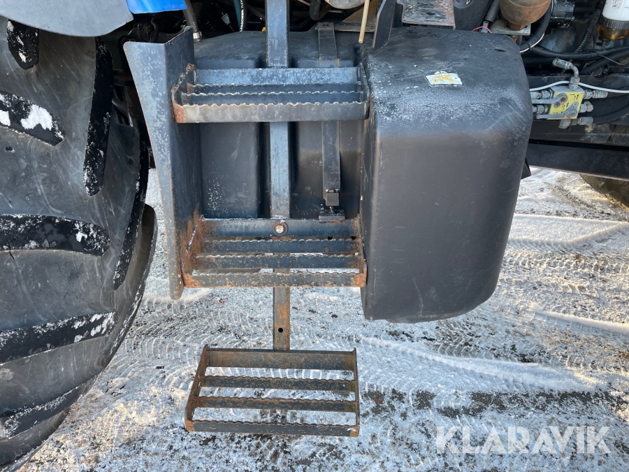 Traktor New Holland TM175