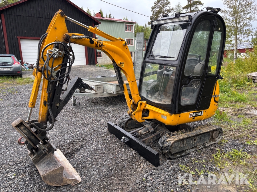 Grävmaskin JCB 8016 med maskinsläp