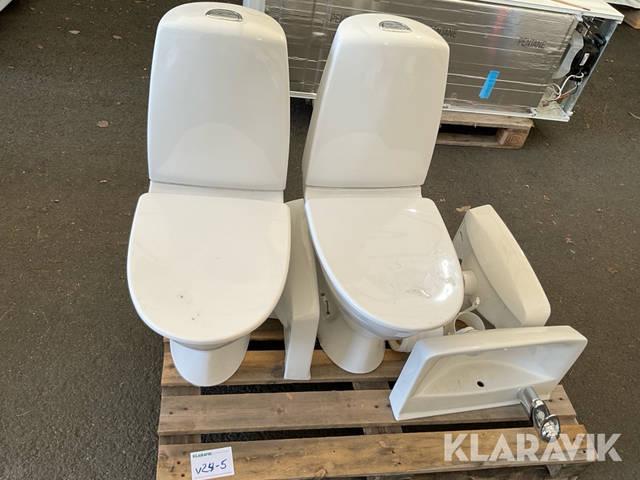 Toalett och handfat ifö, okänd