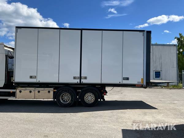 Lastväxlarskåp med bakgavellyft PLS