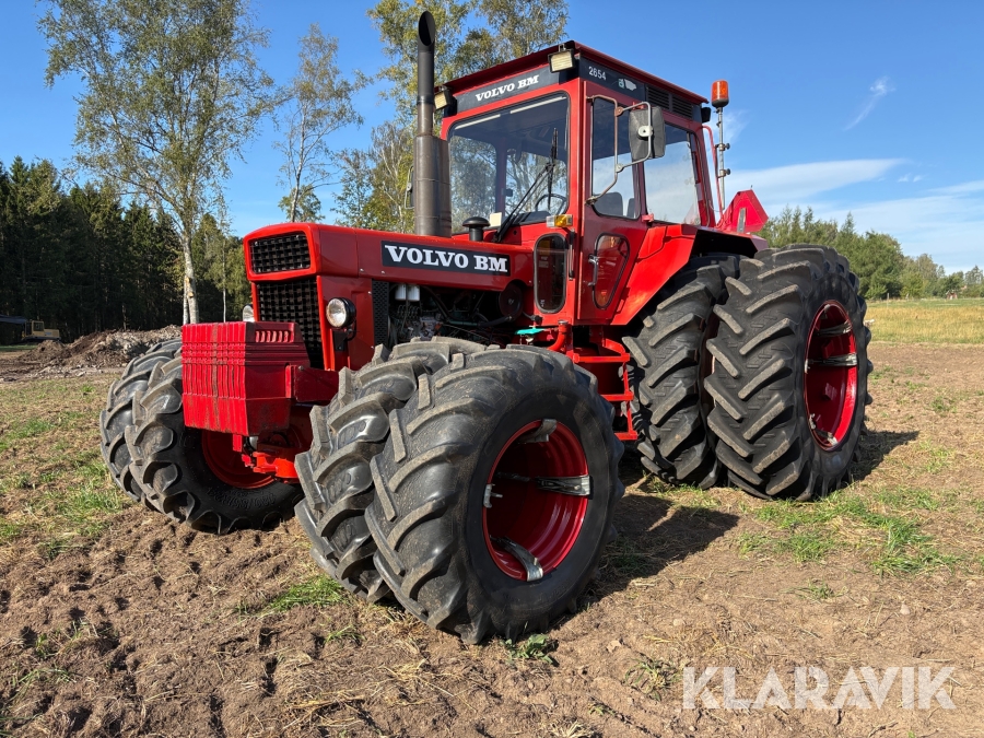 Traktor Volvo BM 2654 med låga timmar & dubbelmontage